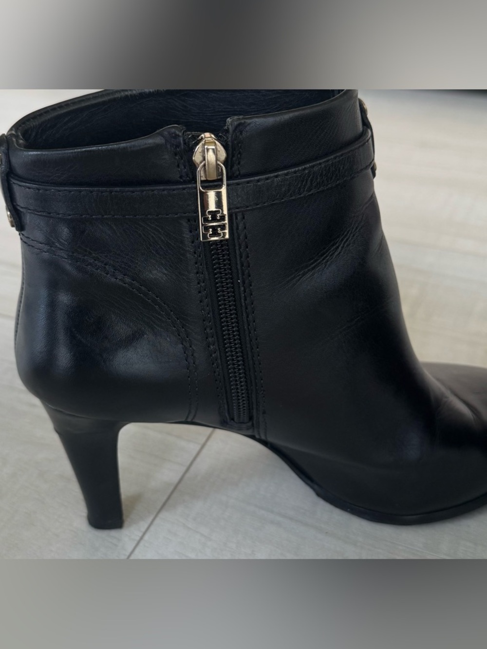 Tory Burch Black Leather Buckle Zip Ankle Gold Logo Heel Booties Size 8 - Picture 3 of 12